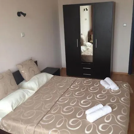 ялта Apartamento *